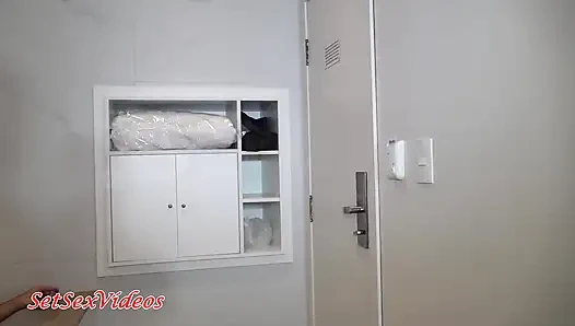 Pam Bells motelde sikişiyor ve sevgilisinin ağzına boşalmasına izin veriyor