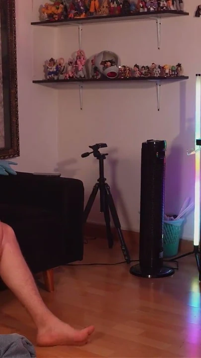 Oyuncu kız arkadaşımın erkek arkadaşı tarafından onun setup'ında sikiliyorum, o bilgisayar başında oynarken | Bölüm 2