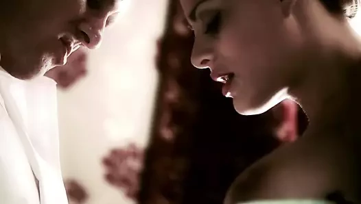 Erotischer Sex zweier verliebten bis zum Orgasmus