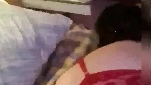 Büyük götlü yarağımın fışkırtarak boşalması ona yarak verince ıslanıyor