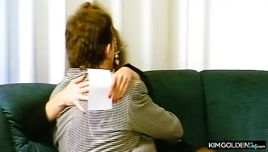 Sinnliche Selbstbefriedigung auf dem Sofa