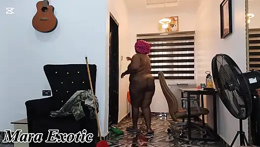 Zenci şişman götlü iri güzel kadın çıplak ev temizliği - mara egzotik