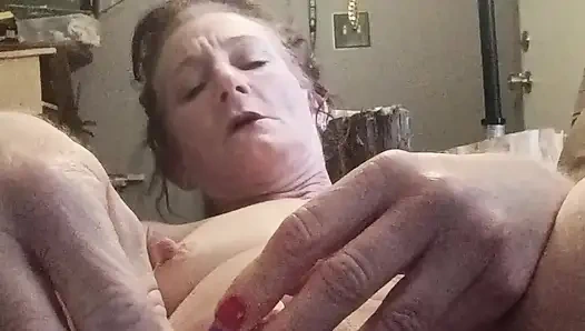 Mastürbasyon yapmak için giyinmiş