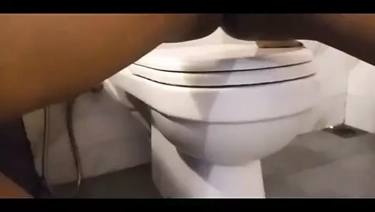 Aktris Mia White tatlı amcığını tek başına okşuyor - Hintli kız, tamamen çıplak, 2023