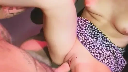 Mükemmel hatun anal deliğine büyük yarak almak için burada