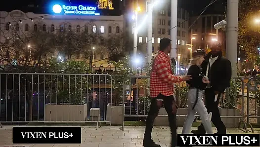 Vixenplus ateşli esmer Nata Gold çifte büyük zenci alıyor