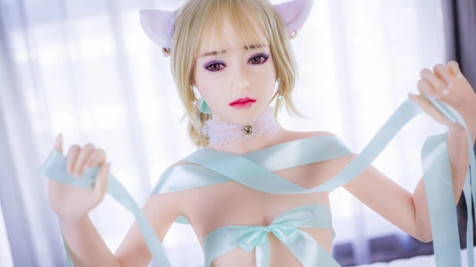 Sıska küçük memeli genç sarışın tebux aşk bebeği