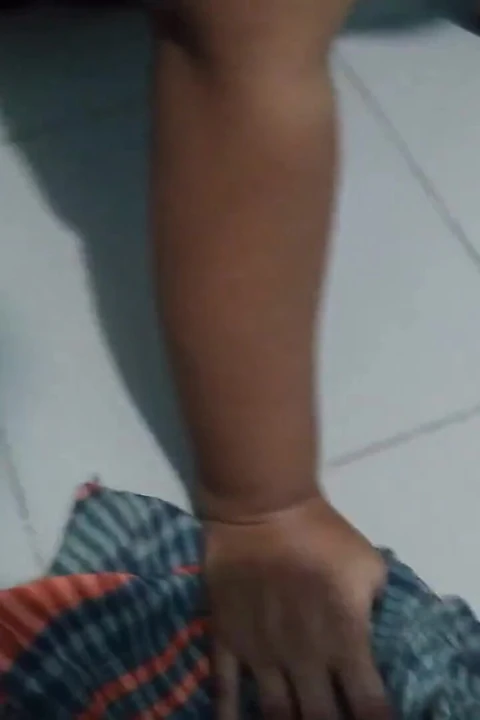 Ateşli Hintli kadın büyük memeler