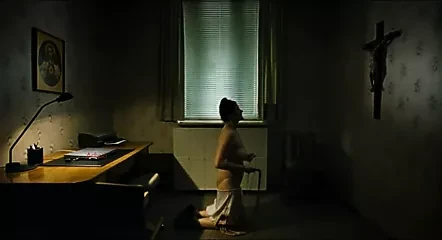 glaube (cennet: inanç) avusturya filminde açık seks
