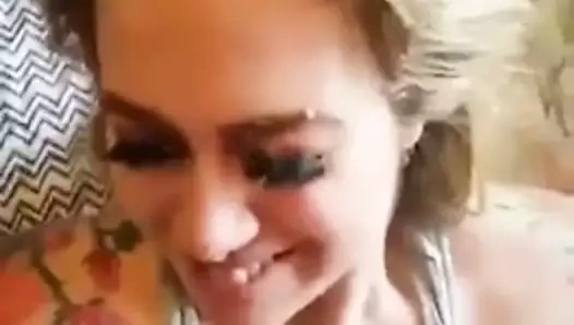 Sürtüğün yüzüne boşalıyor