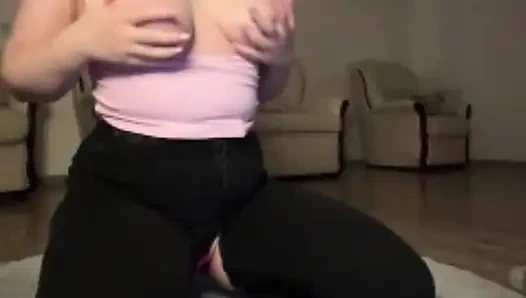 Jucielussie anal fingering doggy in tight jeans