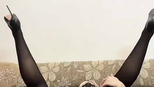 Bir seks makinesinde bu tıkaçla götümü sikmek için sabırsızlanıyorum