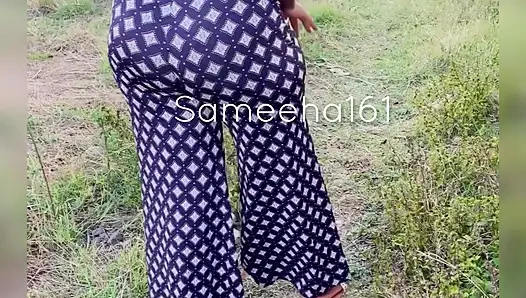 Büyük götlü orta yaşlı seksi kadın twerk yapıyor ve dışarıda yayılıyor - göt sallama derlemesi