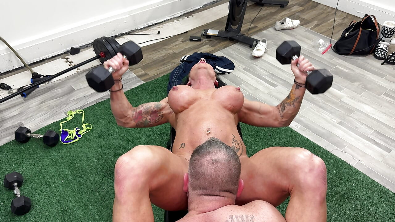 Spor salonunda sikişiyor bölüm 4kandy vaftiz babasını emiyor ve sikiyor