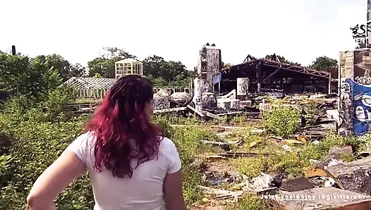 Melina May açık havada iyi bir sikişmeyi seviyor!