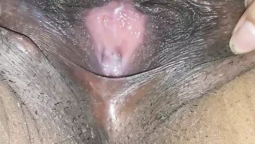 Hafif ten abanoz kedi konuşurken