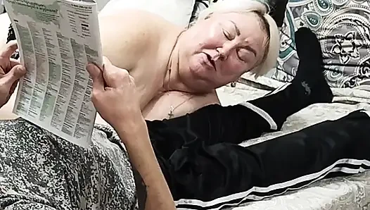 Kayınvalide spermin bir kısmı için sakso çekiyor