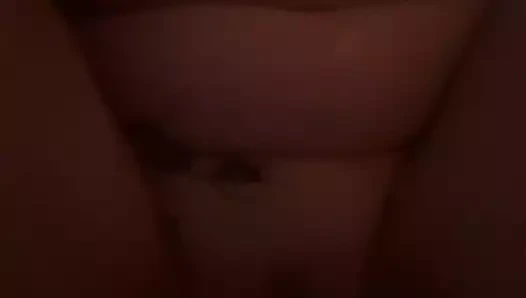 Bir çükün üzerine atlamayı sever