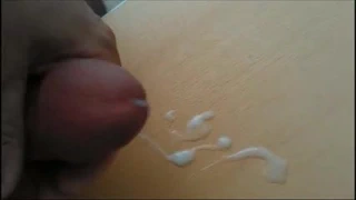 Mastürbasyon kapalı ve cumshot önünde önünde gülen kız