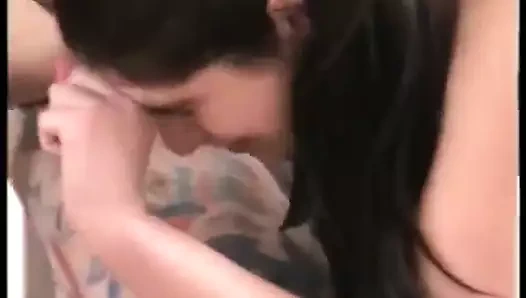 Onu... arkadan yapıyor.