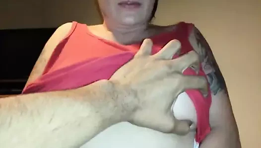 Büyük memeli İngiliz beni emiyor