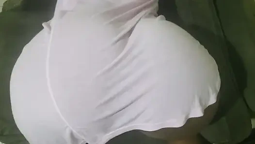 Büyük götlü üvey anne savunmasız yakalandı - yoğun ve beklenmedik sahne