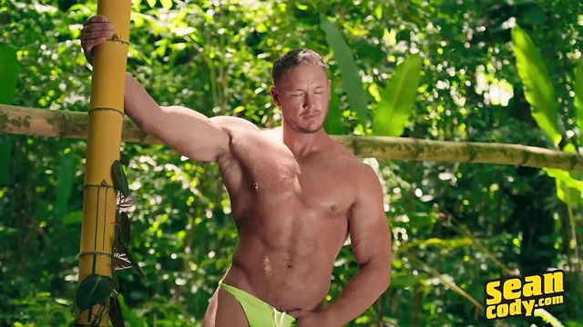 Sean Cody - Jax Açık havada Taylor'ın üstüne çıkarken, Holden ve Paul tutkulu plaj öpücükleriyle ıslanıyor ve çıldırıyor