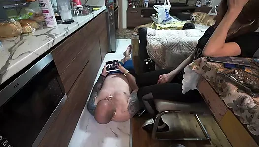 Sahibe ve ayakkabıları