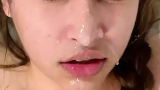 Yarağımı emerken bana bak