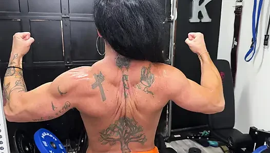 Kaslı orta yaşlı seksi kadınlar boşalma komutu 31 talimatı