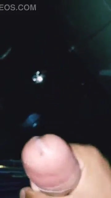 Esguichando muita porra pra cima