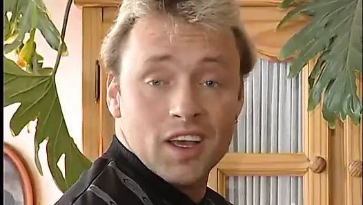 Ona boşalmasını gösteriyor