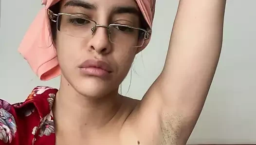 Arap türbanlı tüm elini göt deliğine sokar