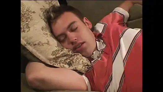 Sarışın orta yaşlı seksi kadın genç tarafından sikiliyor