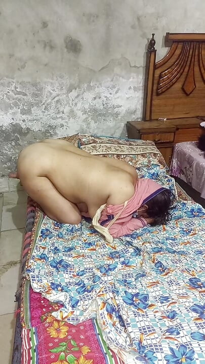 Jiju banyoda banyo yaparken aniden baldız geldi