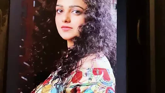 Nithya menon göğüsler.