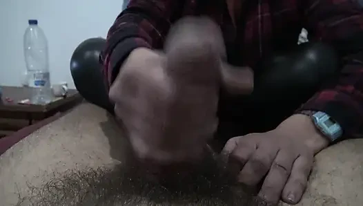 Üvey anne, ailenin geri kalanı uyanmadan önce sabah üvey oğullarının yatak odasını ziyaret ediyor