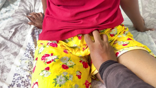 Üvey kız kardeş romantik sikişiyor