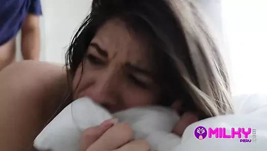 Sokak satıcısı amca Milky'nin teklifini kabul ediyor ve sikişiyoruz