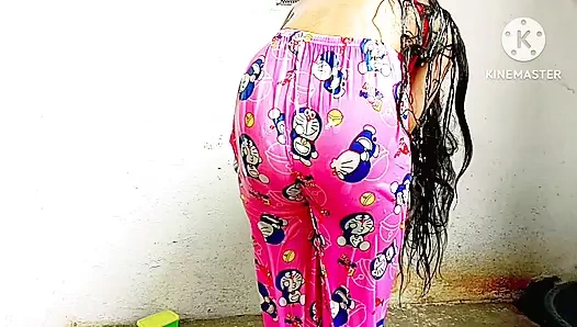 Priya yenge ki nahate hua video banayi chupke mja aayega video dekhkee