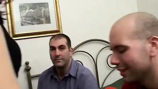Karım arkadaşlarımın sapıklığı için - gerçek İtalyan amatör
