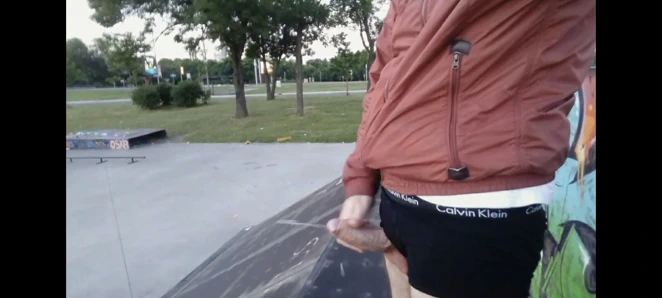 Kaykay parkı mastürbasyon