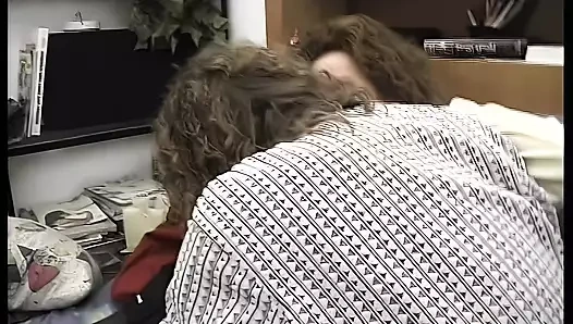 Azgın kıllı amcık sakso ile sikişiyor, 90'lı yaşlarındaki azgın kadınlar