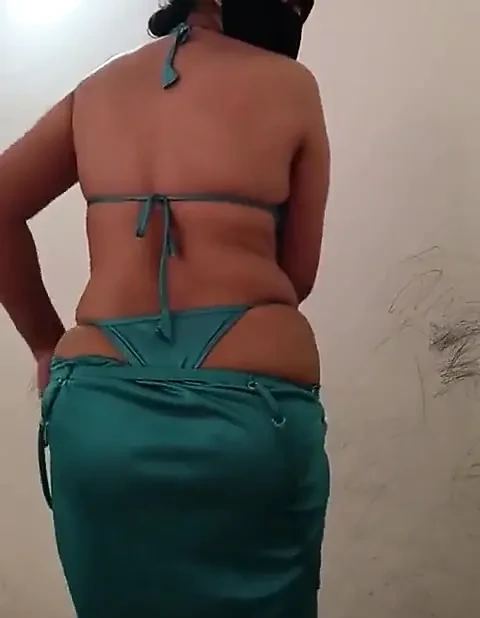 Bhabhi Pussy ile Oynuyor