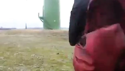 rüzgarlı kırmızı saten