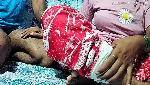 Büyük siyah ördek oğlan ve kız odada seks yapıyor 3865