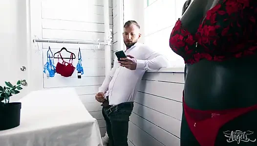 Transangels - şeker üvey babasını çifte sikiyor - üvey baba John, Parker Savage, Angellica Good