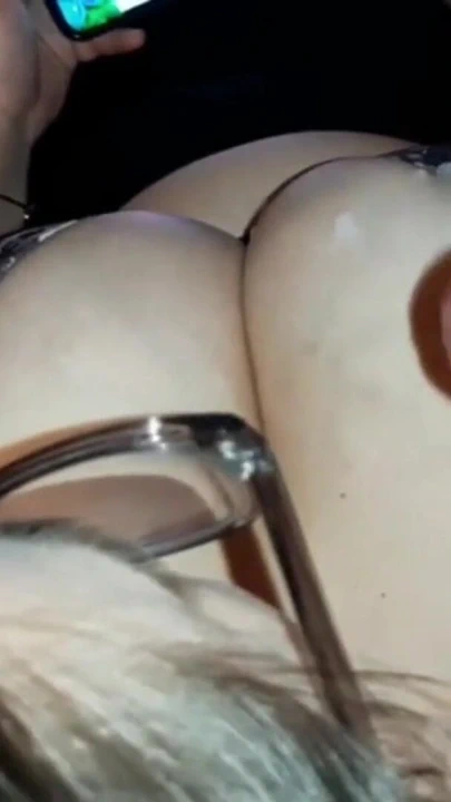 Üvey anne için omzundan sürpriz boşalma | Klip 1