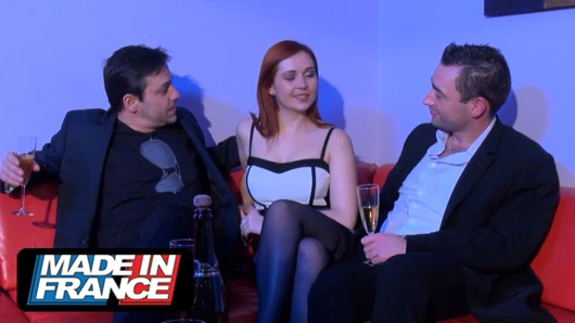 Swinger üçlü ile bir busty redhead bebek