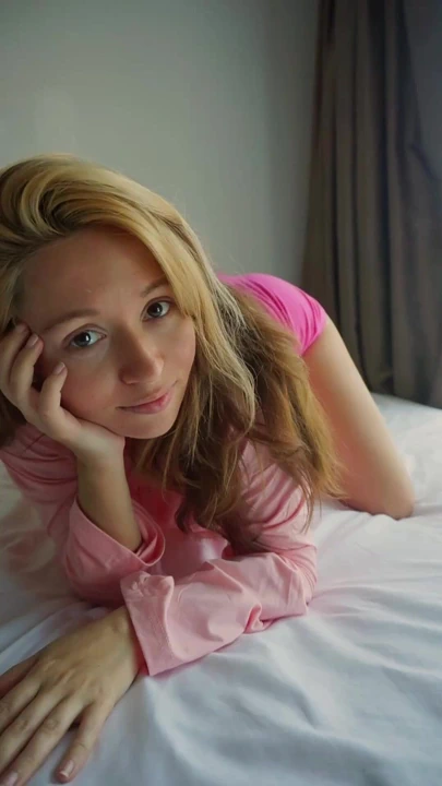 1.80 inçlik komşu kız en sevdiği kapüşonlu kızı çıkarıyor